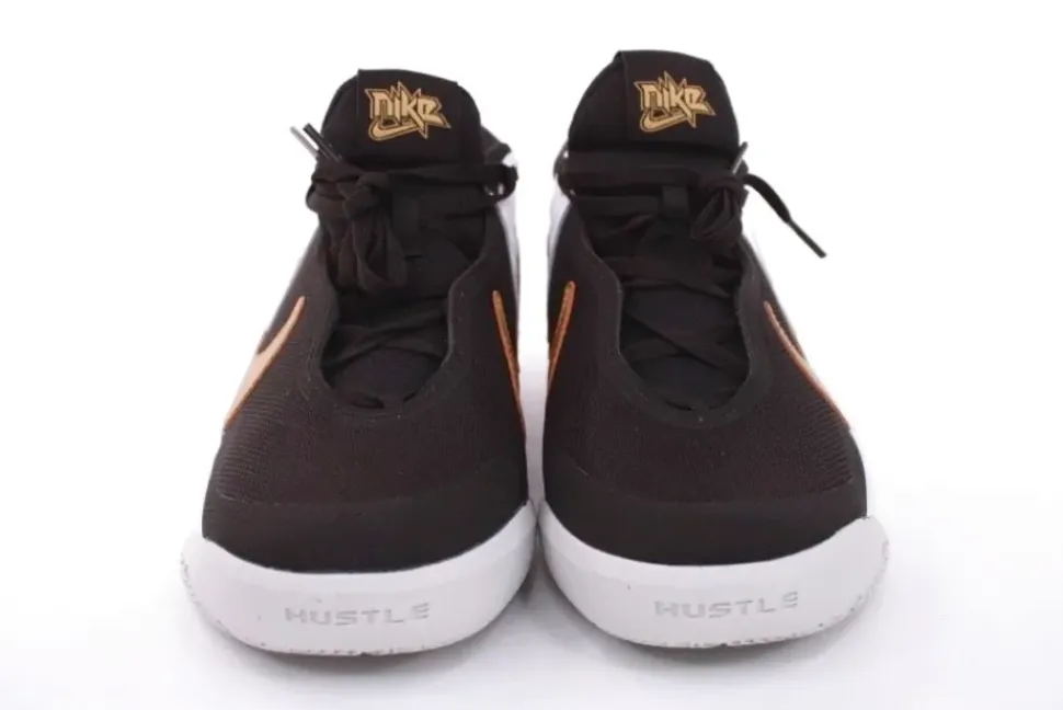 Nike TEAM HUSTELD D10 (GS) Kinder Sneaker schwarz gold S12 CW6735