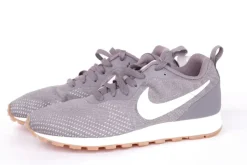 NIKE 916797 WMNS MD RUNNER 2 ENG MESH  Damen Sneaker grau